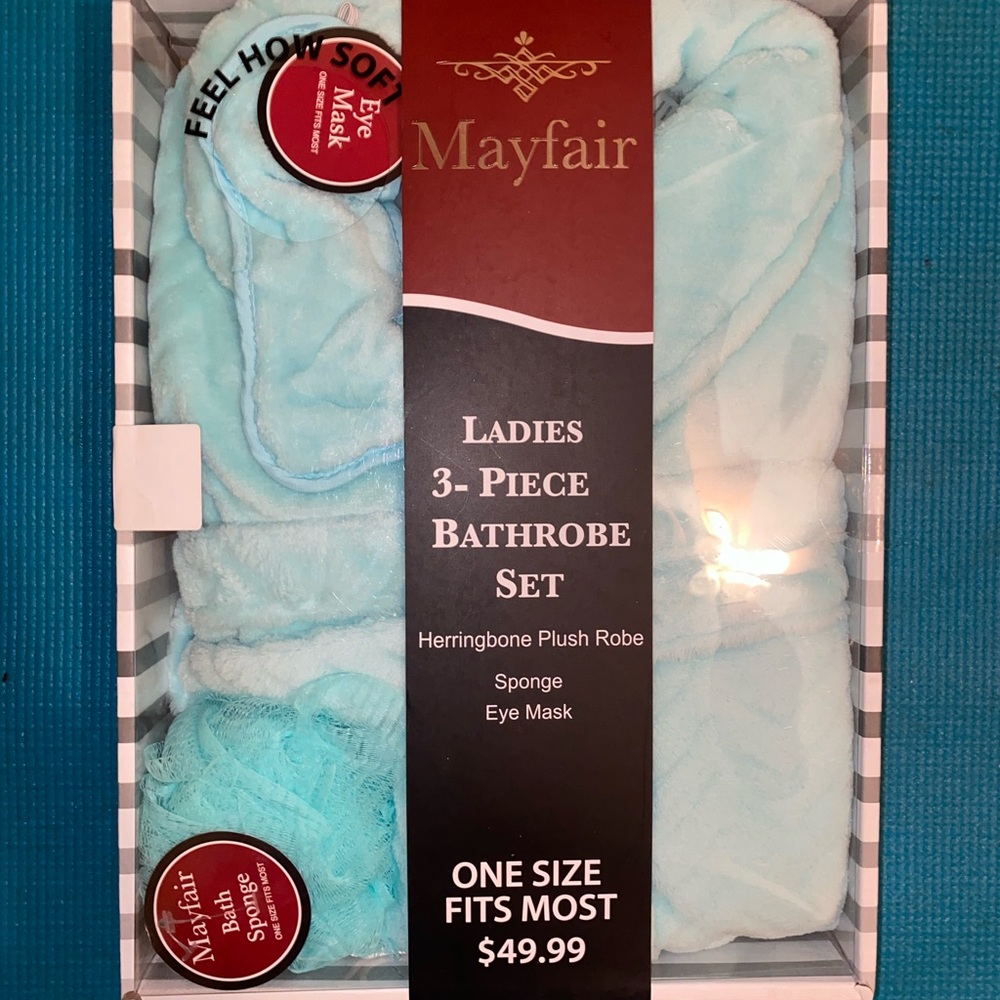 Ladies 3 Piece Bathrobe Gift Set [Plush Robe, Sponge, Eye Mask]